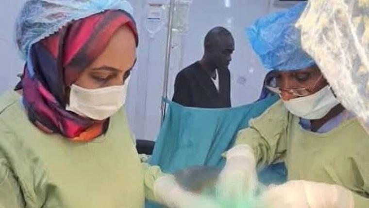 فريق طبي بالقضارف ينجح في استئصال ورم ضخم يزن 40 كيلوجرامًا من سيدة