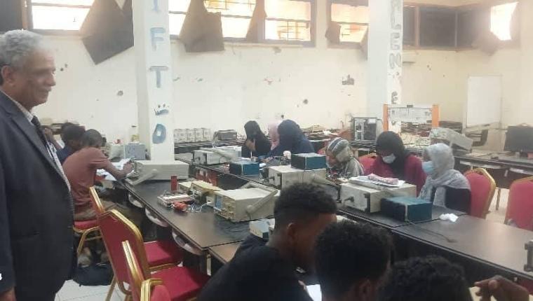 عميد كلية الهندسة جامعة الخرطوم يباشر عمله من داخل الكلية بمجمع الوسط