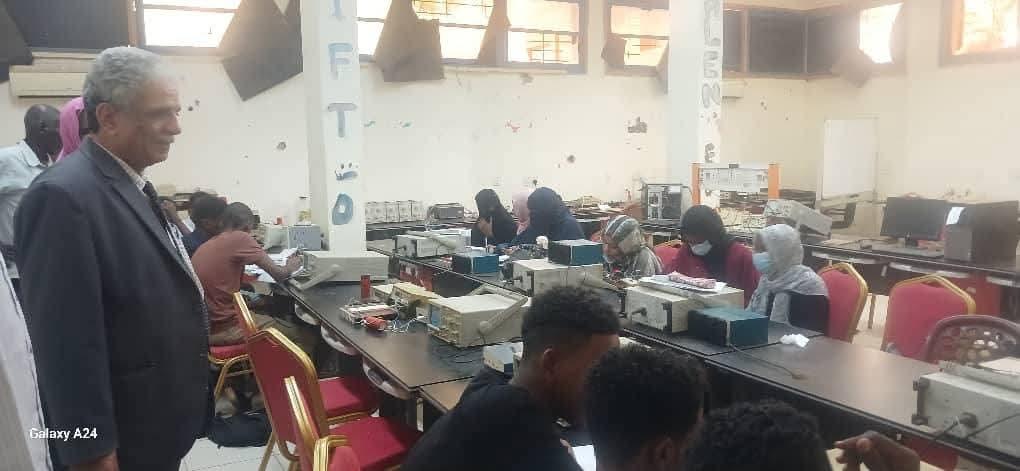 عميد كلية الهندسة جامعة الخرطوم يباشر عمله من داخل الكلية بمجمع الوسط