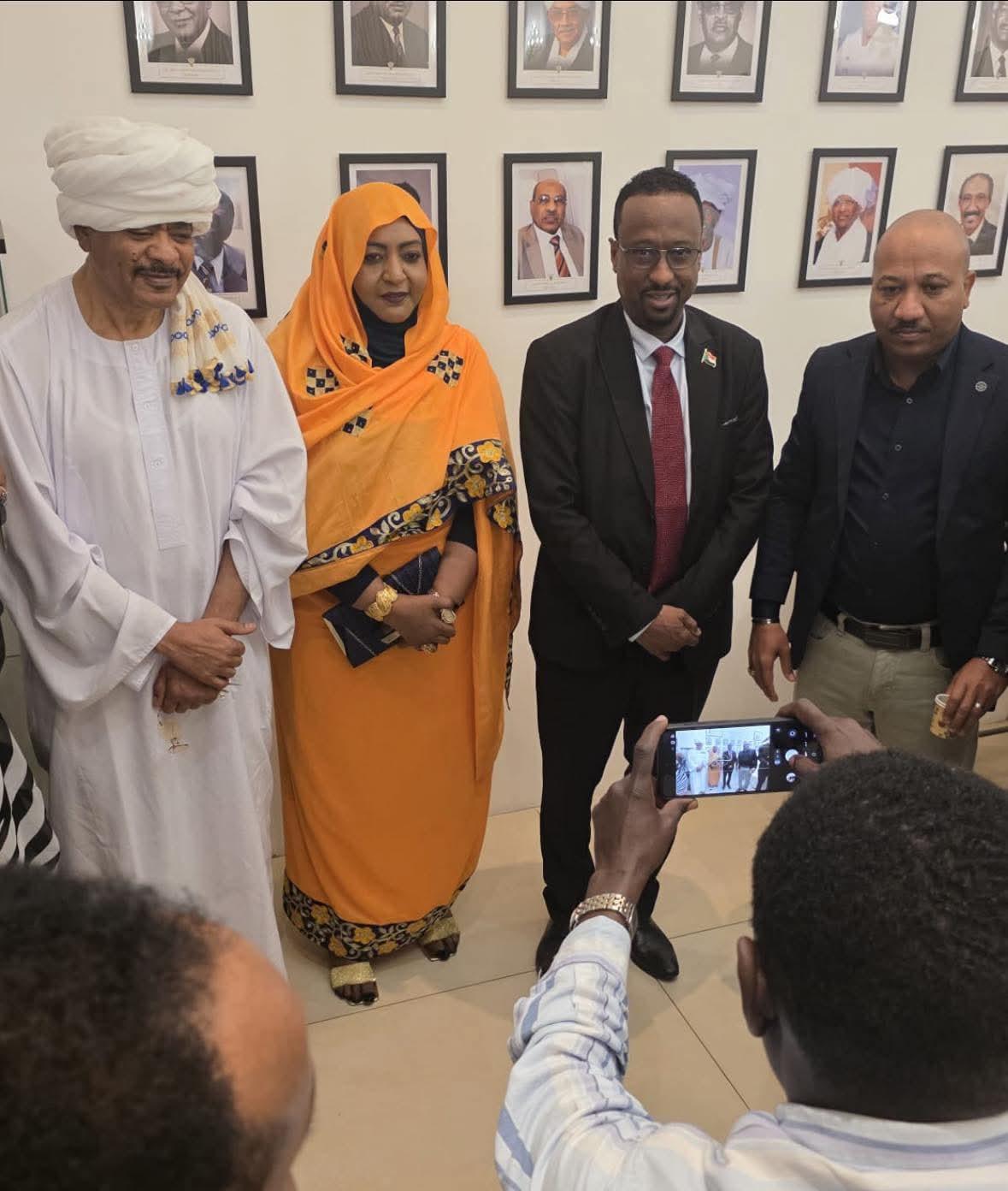 إحتجاز الإعيسر بسفارة السودان في الكويت