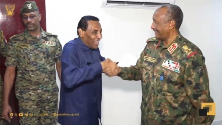 البرهان يبحث مع كامل إدريس خطة إعادة إعمار الخرطوم