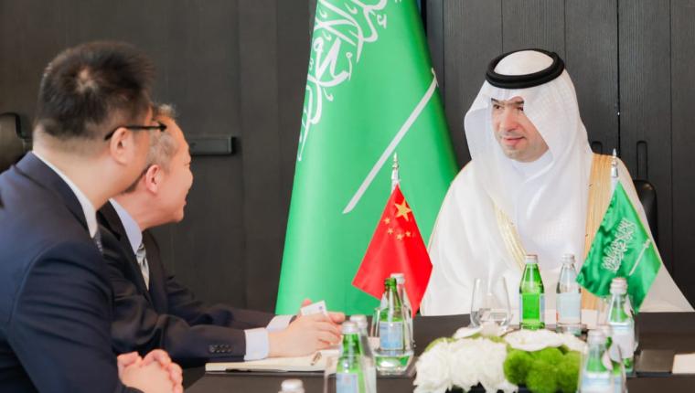 الوزير السعودي الحقيل  يختتم زيارته إلى الصين