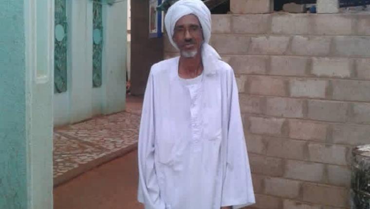 الشيخ السني الدليل خطيبٌ حمل الأمانة… وإمامٌ سكن القلوب قبل أن يعلو المنبر