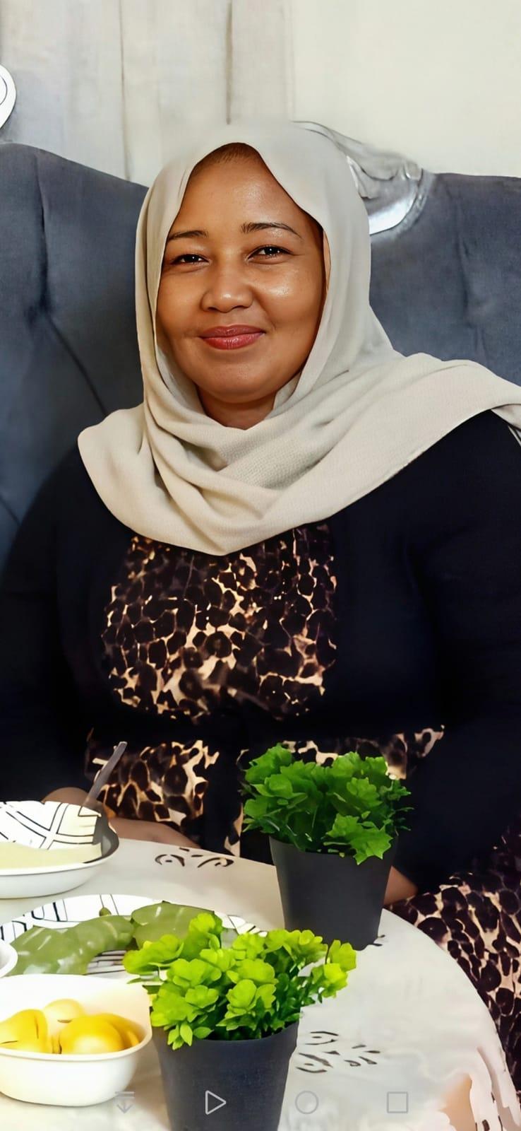 الصحافية السودانية نادرة المھدي تفوز بجائزة صانع التغيير المميز