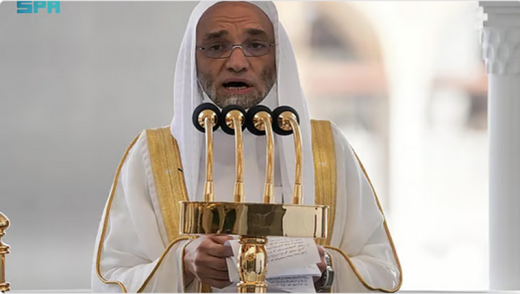 إمام الحرم المكي: الإنسان ضعيف بطبعه ولا نجاة إلا الاعتماد على الله والتحذير من الإعجاب بالنفس
