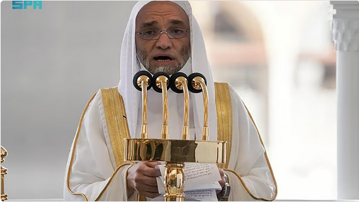 إمام الحرم المكي: الإنسان ضعيف بطبعه ولا نجاة إلا الاعتماد على الله والتحذير من الإعجاب بالنفس