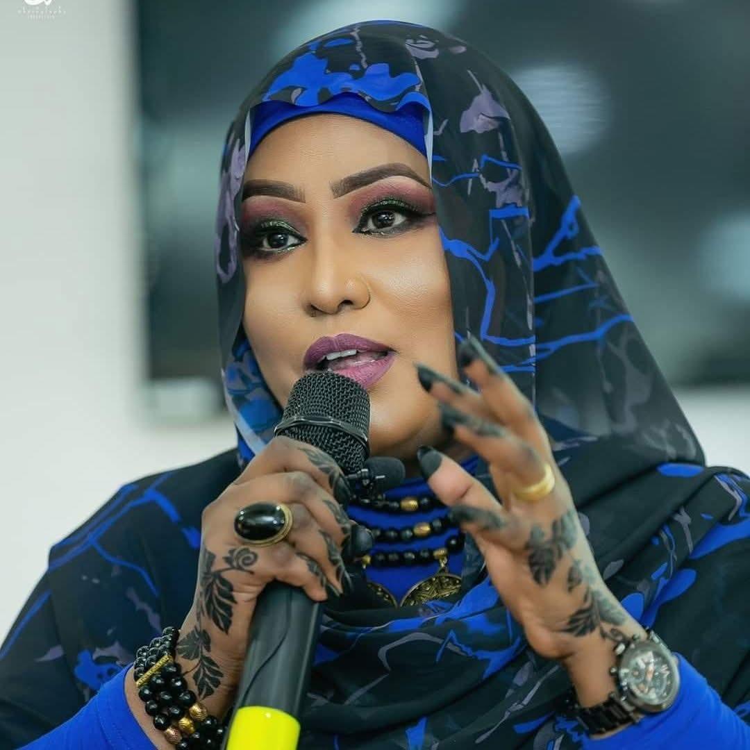 داليا الياس تزوجيه وقورًا ....لاتستهويه تقليعات الموضة ولا بناطيل الجينز الضيقة