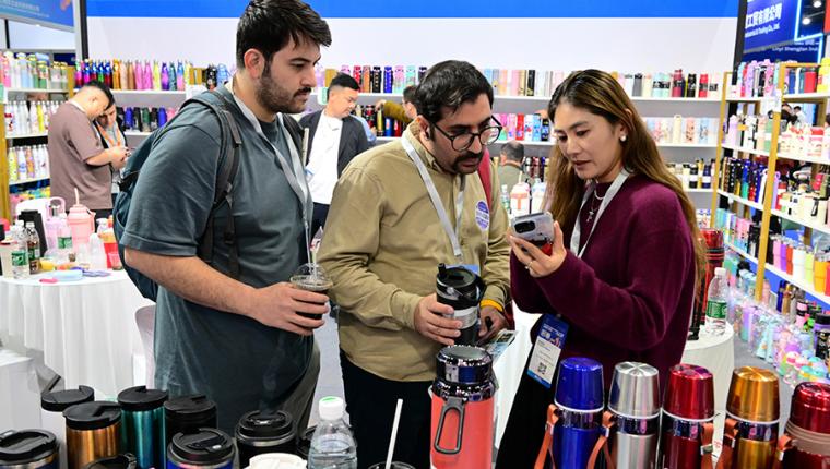 مركز السلع الصغيرة بشرقي الصين يسجل نموا قويا للتجارة الخارجية