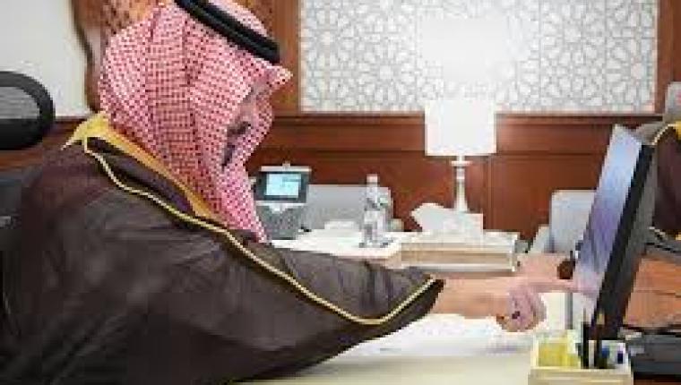 أمير المدينة المنورة يدشن مشروع الحافلة الذكية stcالمتنقلة