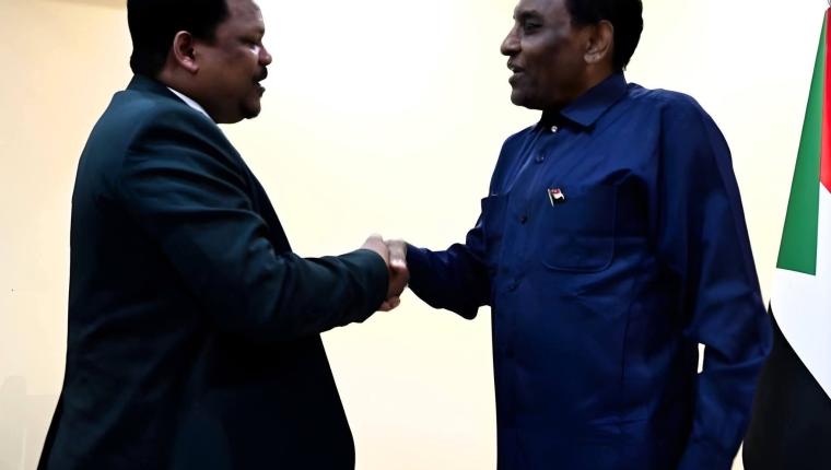 رئيس الوزراء كامل ادريس يستقبل مديرعام شركة زادنا طه حسين