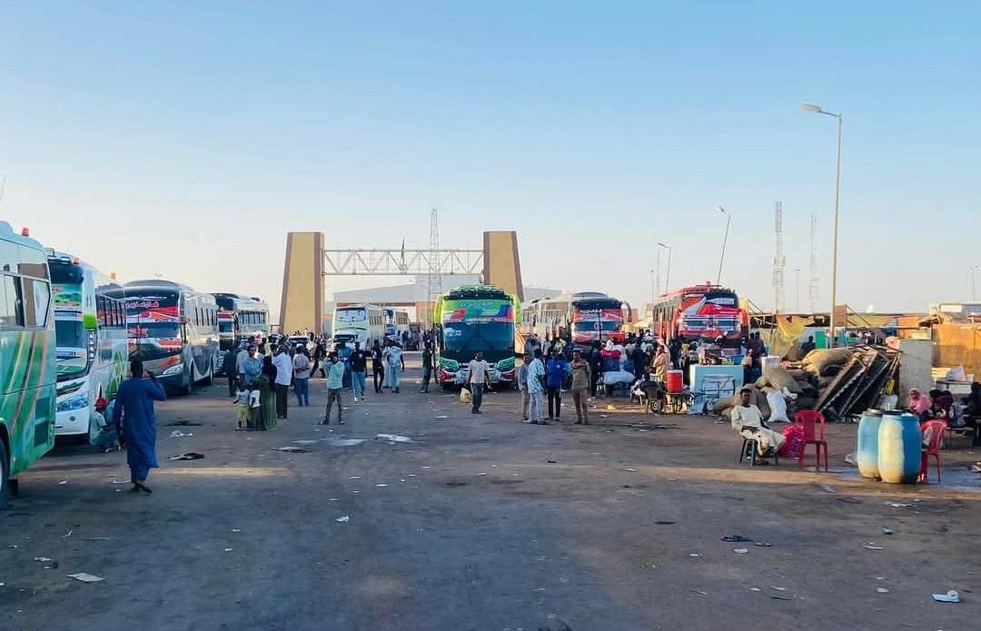 حركة النقل بالمعبر تمضي بصورة طبيعية وانسيابية في ترحيل العائدين ضمن برامج العودة الطوعية