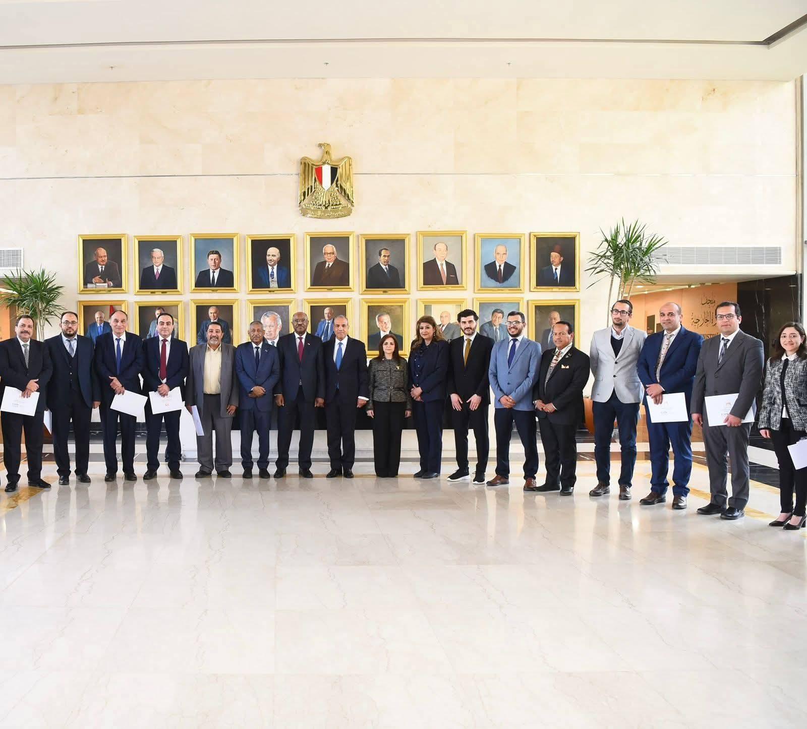 وزيرا خارجية مصر والسودان يكرمان الفريق الطبي المصري الذي زار السودان في مهمة طبية علاجية