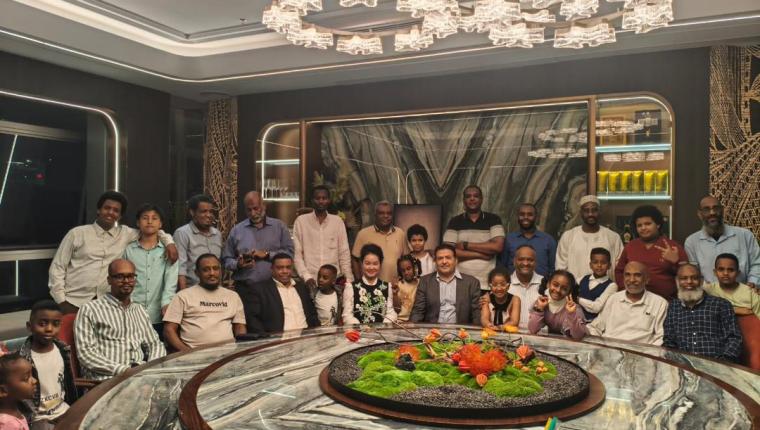 سيدة الأعمال الصينية خا بنق تحتفل مع الجالية السودانية بعيد الفطر المبارك