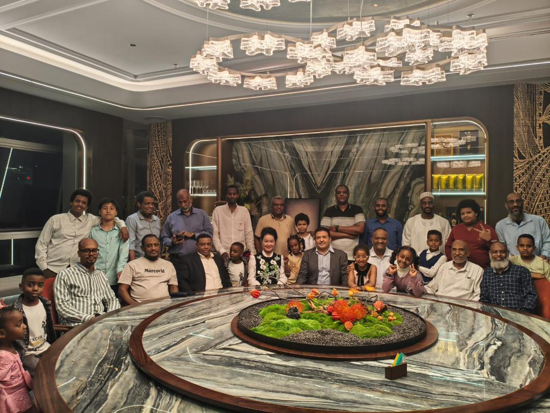 سيدة الأعمال الصينية خا بنق تحتفل مع الجالية السودانية بعيد الفطر المبارك